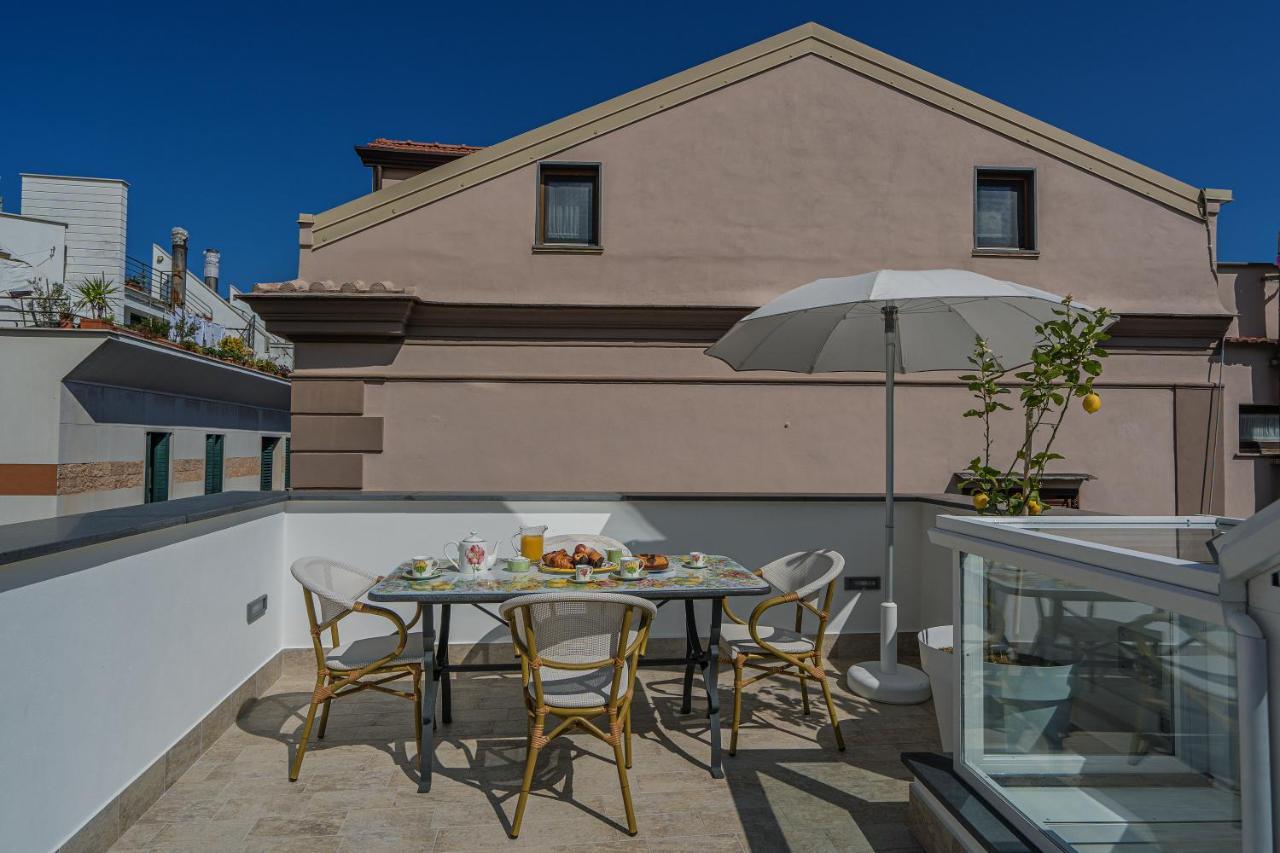 Апартаменты A I R Il Palazzetto Вико-Экуенсе Экстерьер фото